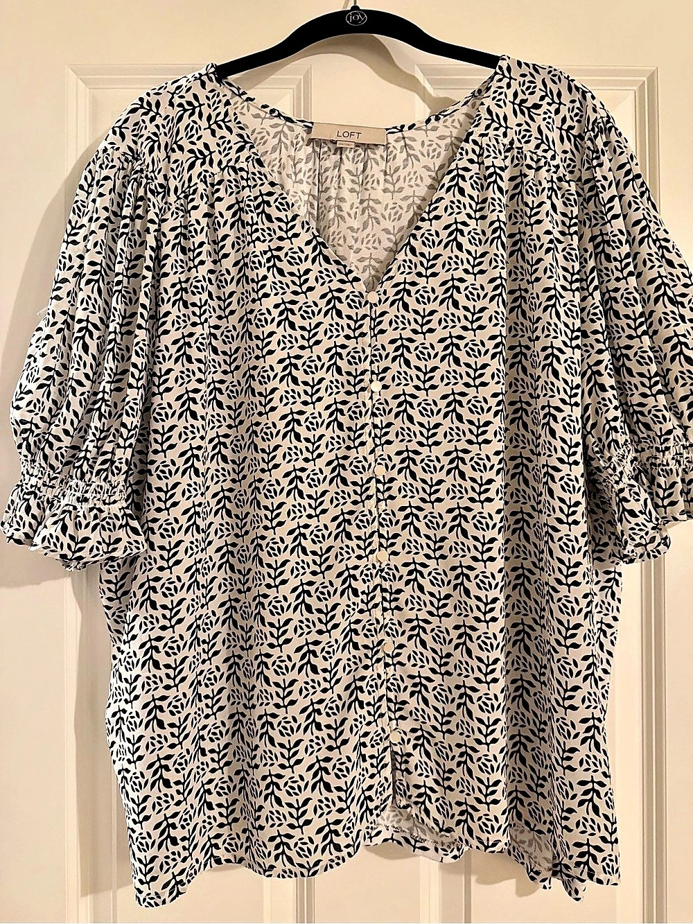 LOFT Floral Blouse in White & Black Size XXL Like New